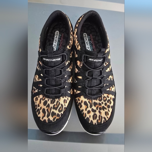 Skechers Women's Leopard Print Sneakers NEW 9.5 - Picture 1 of 6